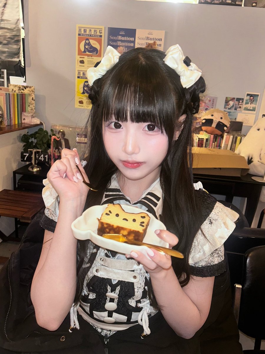 solanin_ruby's tweet image. 250114 제제젯 신곡공개!!

오늘은 옥타바리움 라이브였습니다!! 휴지 전에 제가 좋아하는 공연장인 옥타에서 하고 넘어갈 수 있어서 다행이었어요😭😭🎶🥹 즐거웠숩니다!! 오늘 머리도 엄청 열심히 읏쇼읏쇼해서 했답니다... 요 집게 리본을 꼭 선보이고 싶었거든요!! 이제 겐바가 6개밖에 안…