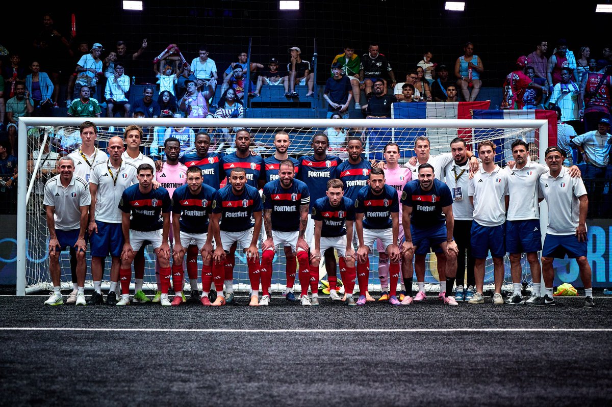KingsLeague_FR's tweet photo. L’aventure s’arrête ici mais un groupe est né. 
💙🤍❤️ https://t.co/InkO1uTyvX