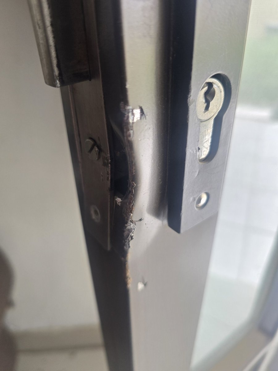 biphakathi's tweet photo. I gave shelter to a human being not knowing is a  crackhead, hoping they will get a second chance to fix their life and unfortunately my house is robbed,valuable items stolen . Now I know why good people stop helping. https://t.co/e2gL6UqFyo