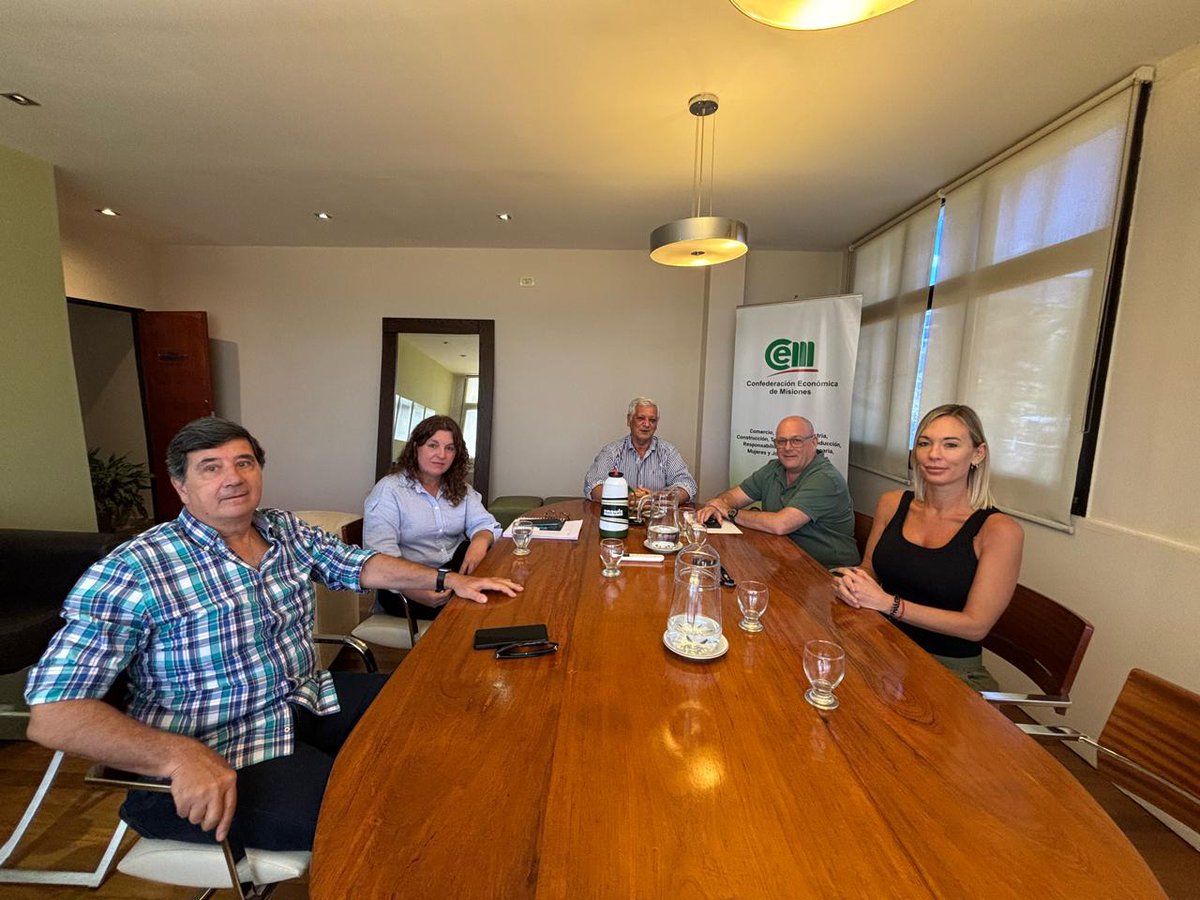 CEMISIONES's tweet photo. Tras el pedido formal de la @Camara_Pto_Rico, nos reunimos con el equipo del #BancoMacro para plantear la problemática de la sucursal del banco en #Capioví, así como también de la atención personalizada en distintos puntos de #Misiones https://t.co/Q0P7EMM4Y2