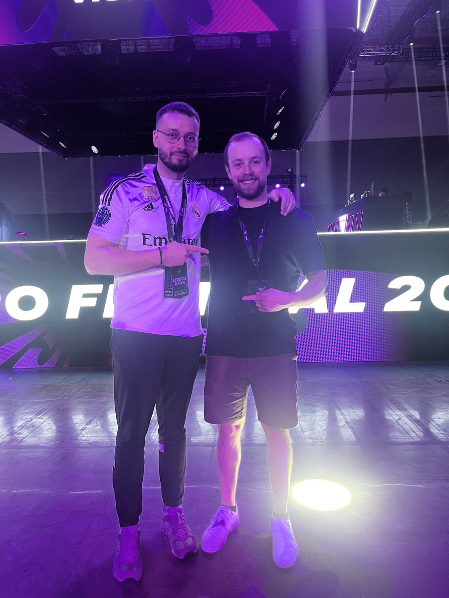 Nikolas7 tweet media