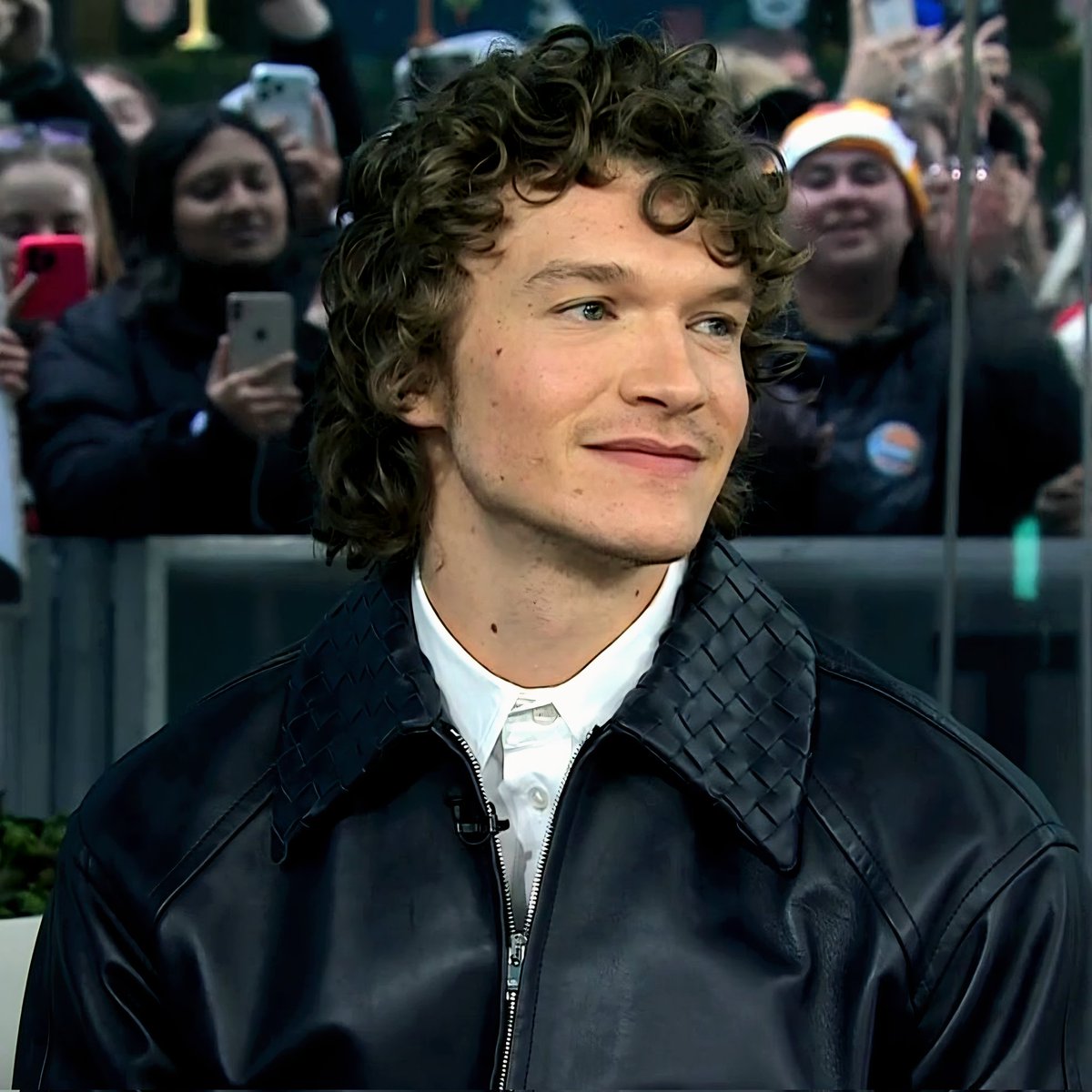 ellmercury's tweet image. i can't get over this he literally looks like someone greek gods would go to a bloody war for