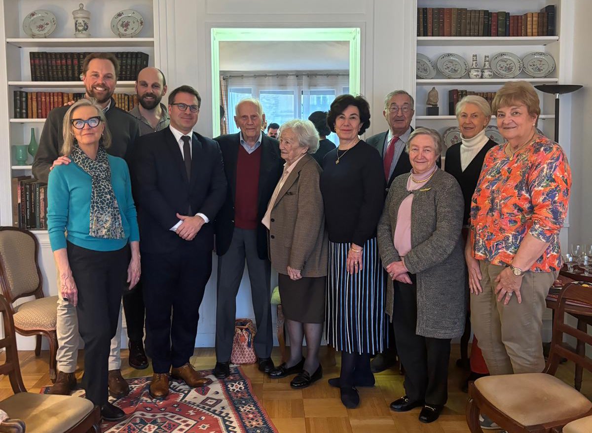 geoffroyboulard's tweet image. La nouvelle année avec nos seniors 🤍

Spectacle Bollywood au Palais des Congrès  et déjeuner cabaret pour les seniors #Paris17 #Paris8 avec le Centre d’action sociale de la Ville de Paris

🎂 Puis, visite à Hélène et Michel, 101 ans et toujours aussi engagés avec @hjacquemont17