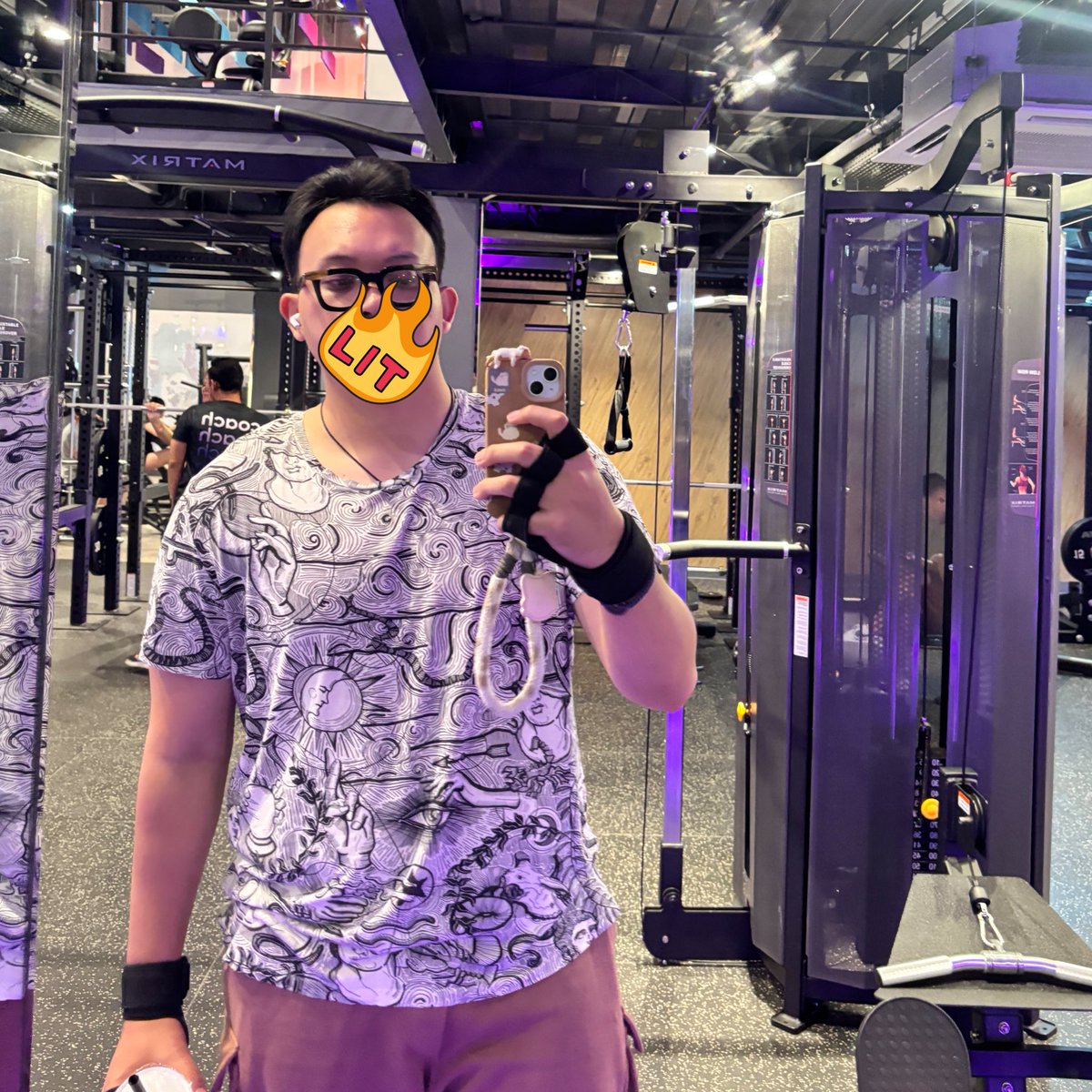 ploopied's tweet image. another gym malas sesh dengan baju gembel