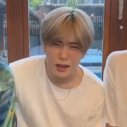 _nneocityy's tweet image. (-_-)