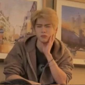 _nneocityy's tweet image. (-_-)