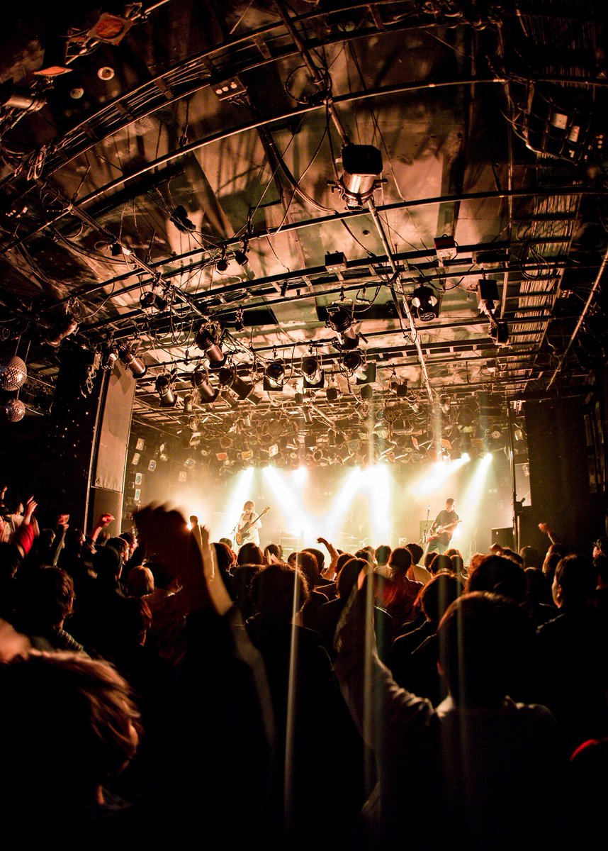 natalie_mu's tweet photo. これがNikoんのライブだ！a flood of circleのカバーも披露した「謝罪会見」映像フル尺公開（動画あり）
https://t.co/eGTtvM4f4r

#Nikoん https://t.co/zgze7YQ4sV