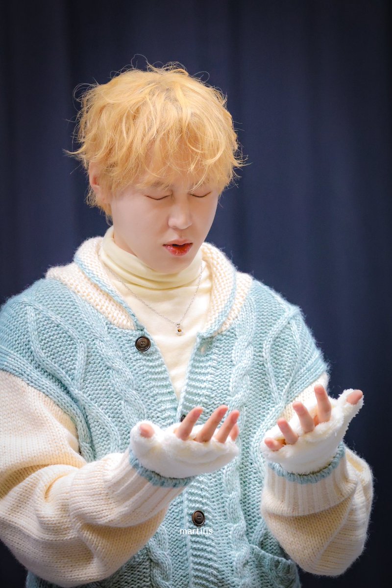 martius0322's tweet image. 260111 위드뮤 시그 팬싸 

난 뽀메야 &amp;gt;&amp;lt; 

#하성운 #HASUNGWOON
#河成雲 #ハソンウン
#Tell_the_World 
@gooreumseng