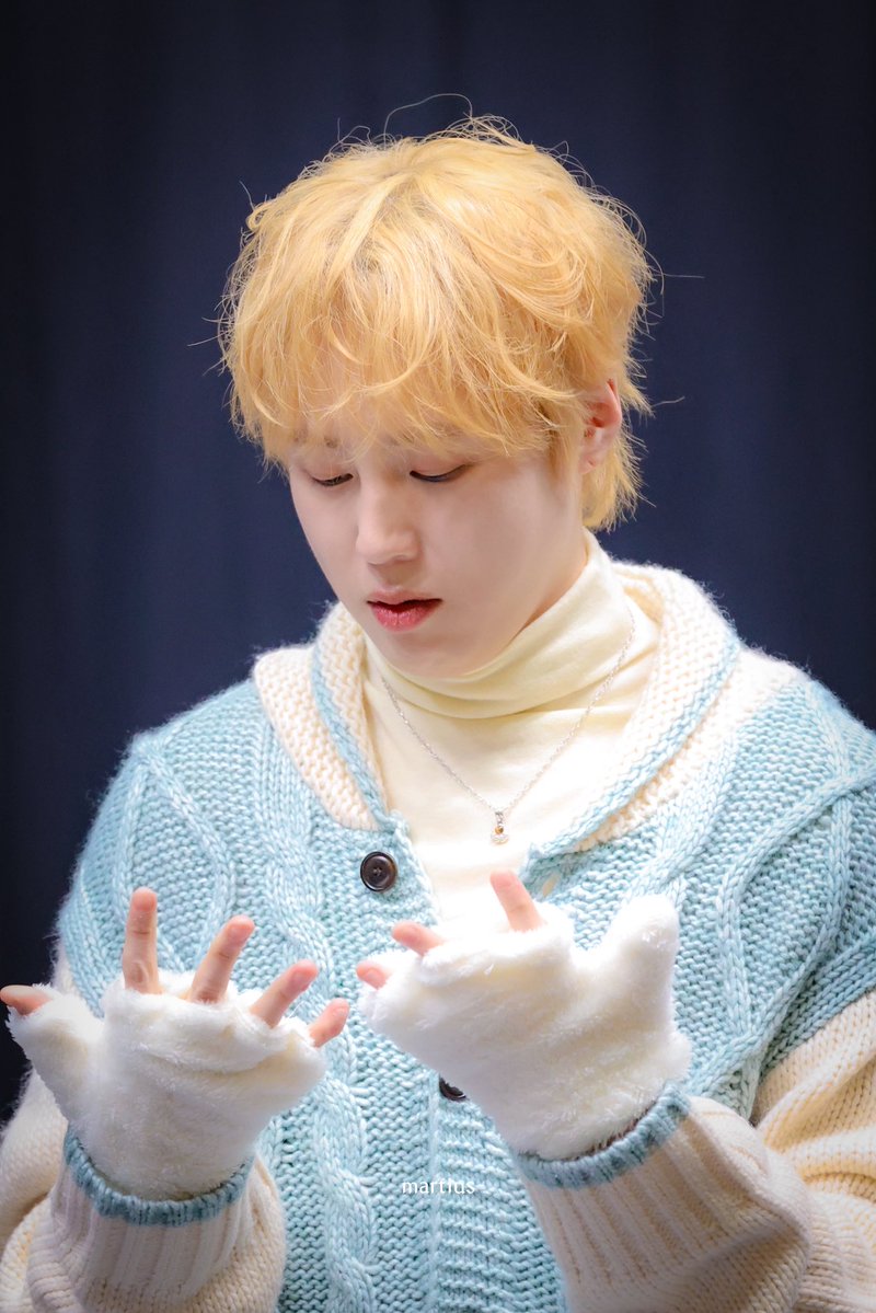 martius0322's tweet image. 260111 위드뮤 시그 팬싸 

난 뽀메야 &amp;gt;&amp;lt; 

#하성운 #HASUNGWOON
#河成雲 #ハソンウン
#Tell_the_World 
@gooreumseng