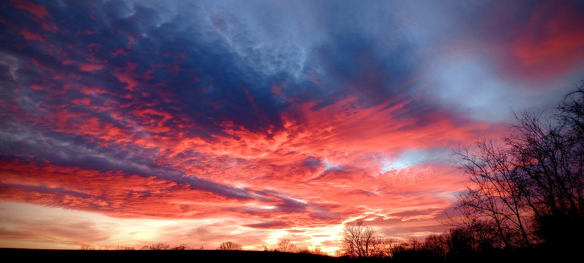 WillyDiam's tweet photo. Watched the day take it's last breath.. https://t.co/YMM3ZIP9ap