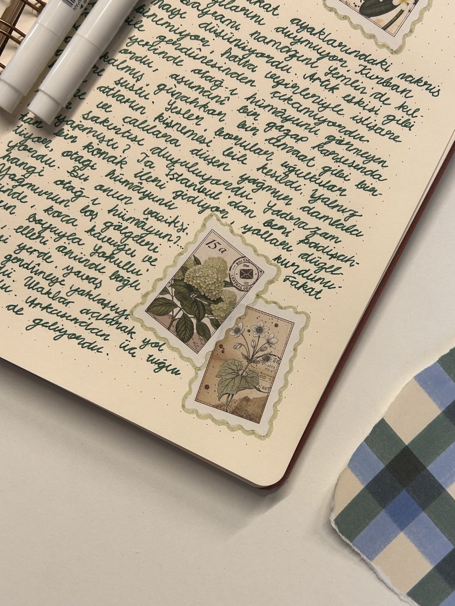 PaperoraDesign's tweet photo. Pul çıkartmalarımız çok yakında satışta🤭🤩

Çekim için sayfalar hazırlandı 🤌🏻🤎 https://t.co/xuB6X96cpF