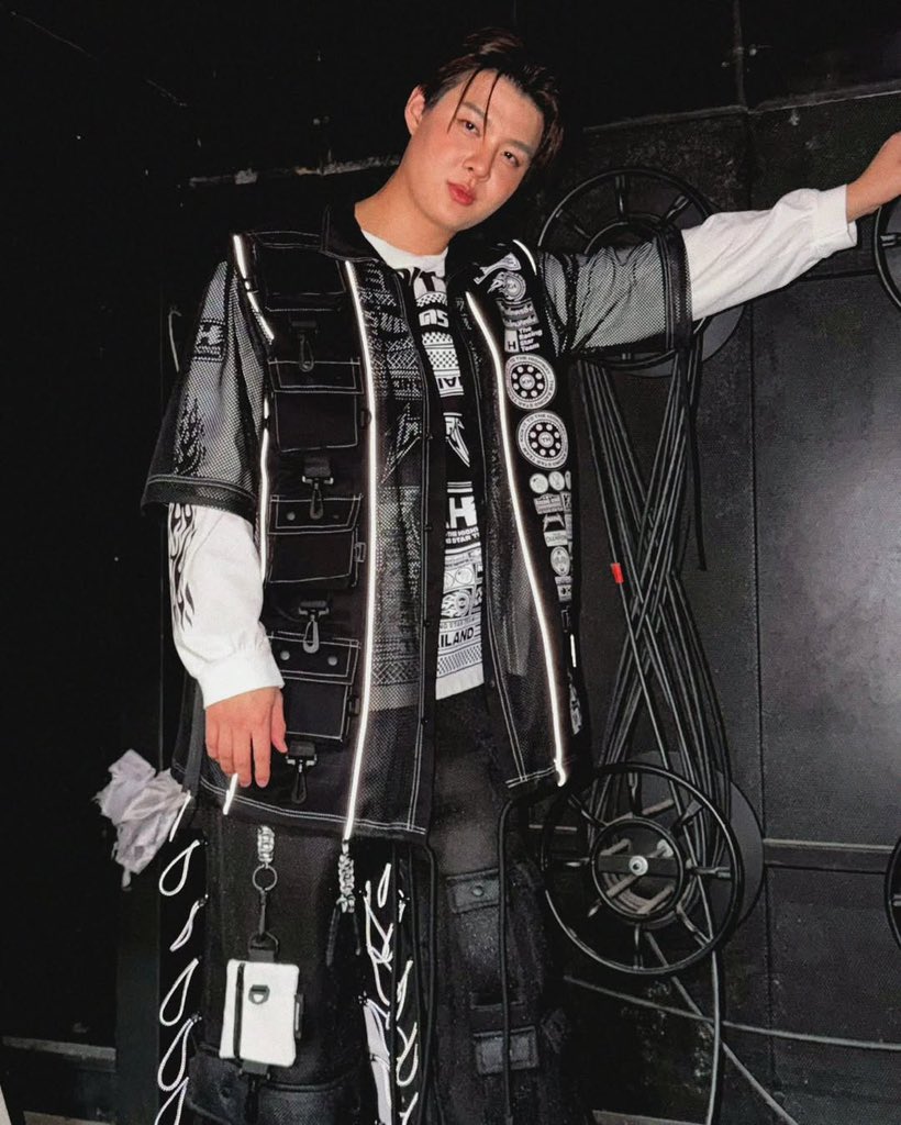 genneenne's tweet image. พี่ก็แบดเกินอ่าาา 🖤❤️‍🔥 #Saint_sup