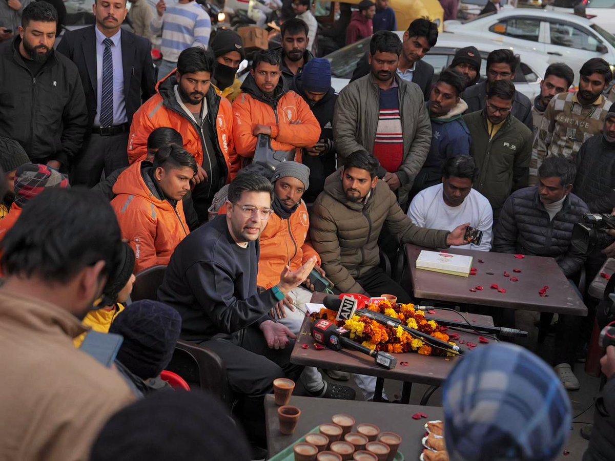 कौन कहता है आसमां में सुराख नहीं हो सकता
एक पत्थर तो तबीयत से उछालो यारों

आज delivery riders से मिलकर उन्हें 10 Minute delivery से निजात की बधाई दी. ये सिर्फ एक सांसद के दिए गए भाषण की गूंज नहीं बल्कि इस देश के लाखों-करोड़ो मेहनतकश और ईमानदार gig workers के संघर्ष की जीत है.