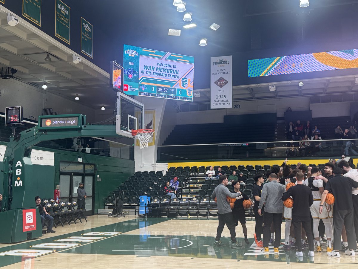 dave_severns's tweet image. Hoop of the Day… War Memorial Gym, San Francisco, CA. #hoopoftheday