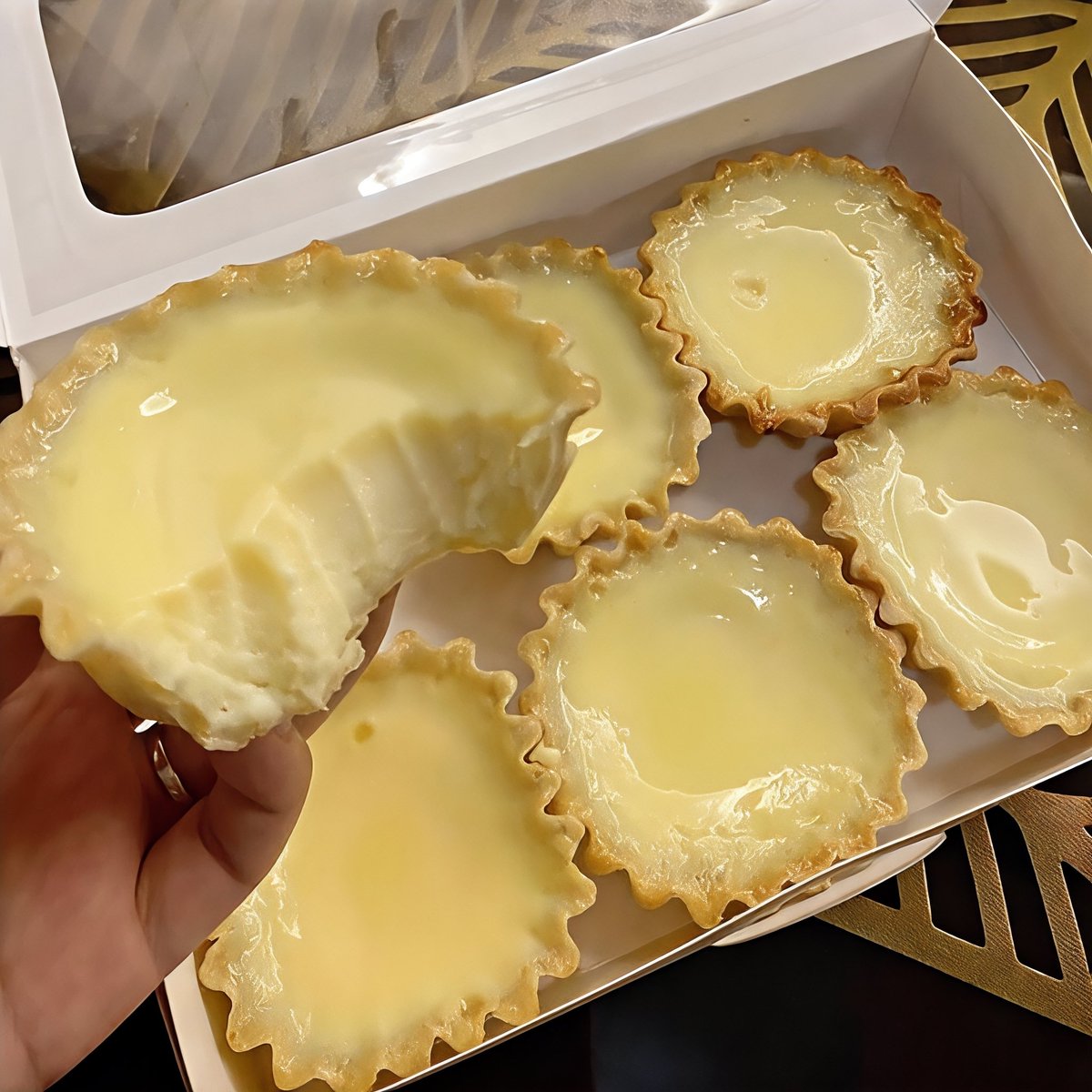 fairyprxncess's tweet image. left or right?