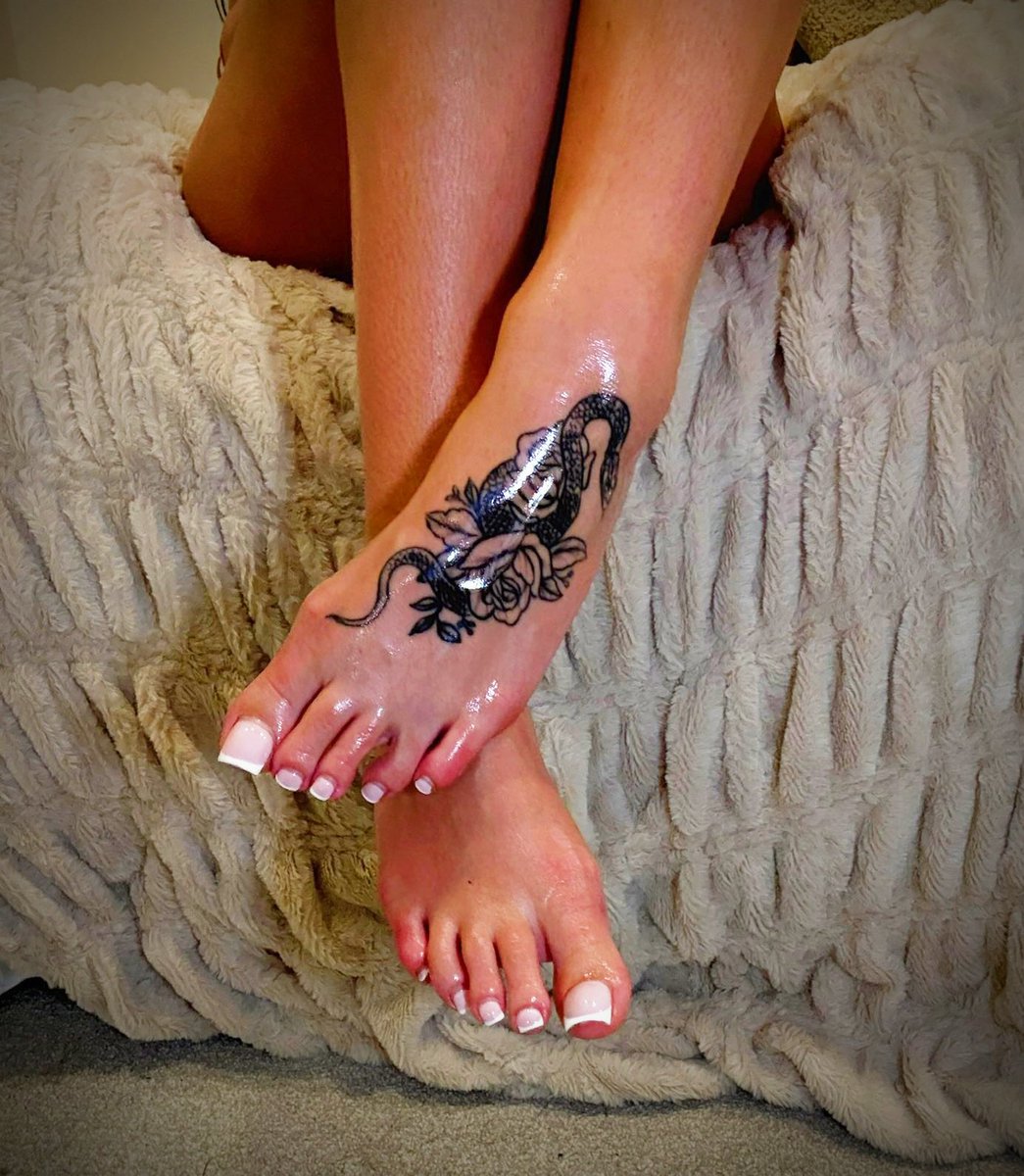 feetandsoles5's tweet image. 👅Whatever you like wednesday😋 
   
✨️All creators/Models Post a pic of whatever you want to show off✨️

✨️Support all these creators✨️

✨️Guys be kind and Follow+RT+Subscribe All Ladies✨️

✨️Like + Rp✨️

✨️The stunning @michaelajayneex show some love ✨️