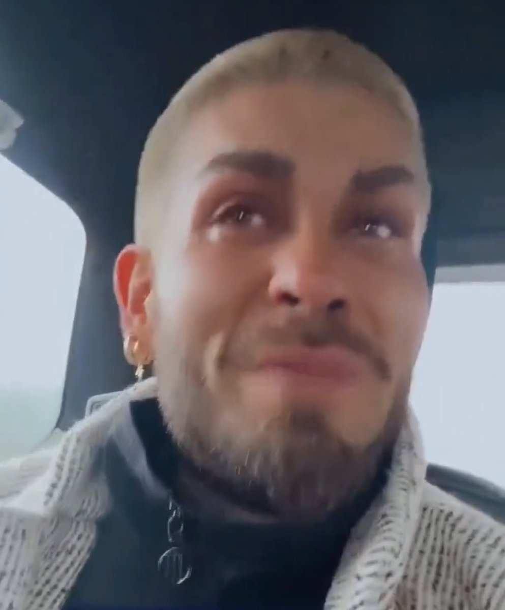 CommentaryNope's tweet image. Don't mind me 

Just faking tears

So I can afford more bleach for my hair

And piercings for my ears