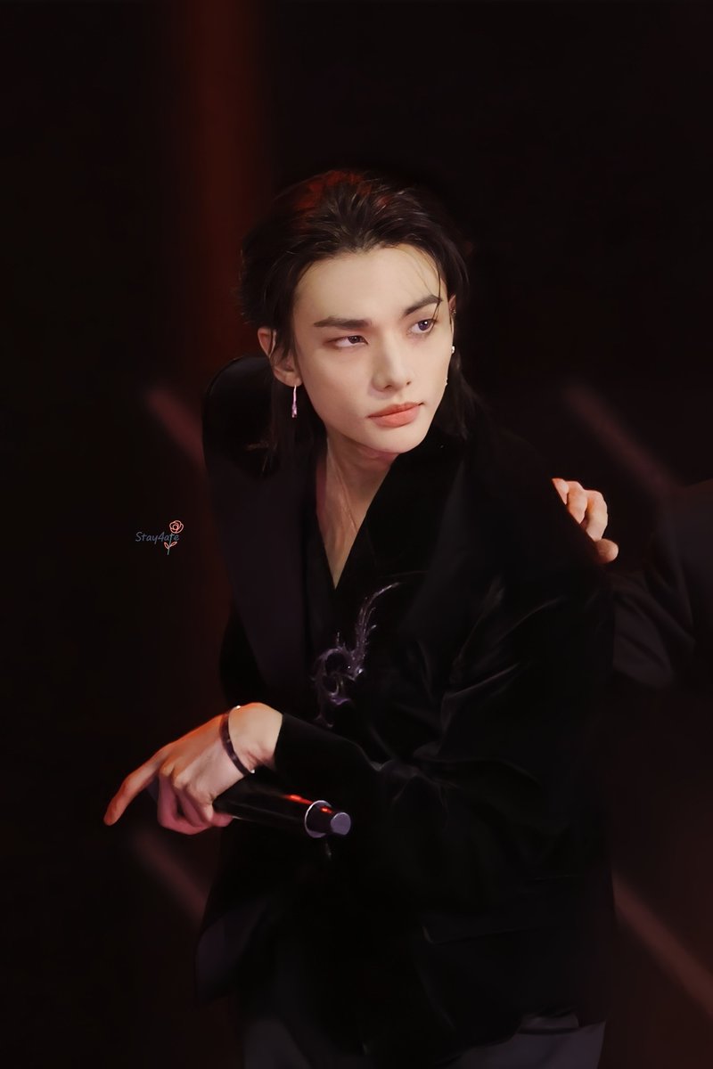 260110 GDA
🫡🫡🫡
#StrayKids #스트레이키즈 #スキズ
#Hyunjin #현진 #ヒョンジン
#40thGDA #골든디스크어워즈 #Goldendiscawards