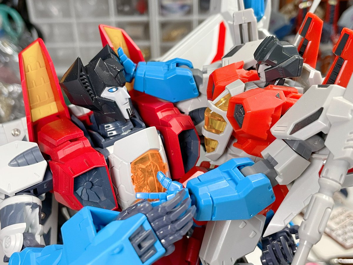 Soooo cute
#Transformers #starscream