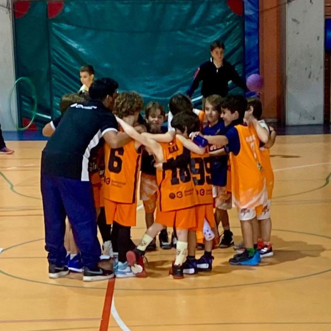 🏀 Prebenjamín VKB

Gran partido en el que se defendió cada baló, lo compartieron entre todos los jugadores y destacó el compañerismo. ¡A seguir así!

🧡 #VallekasBasket #WorkInProgress