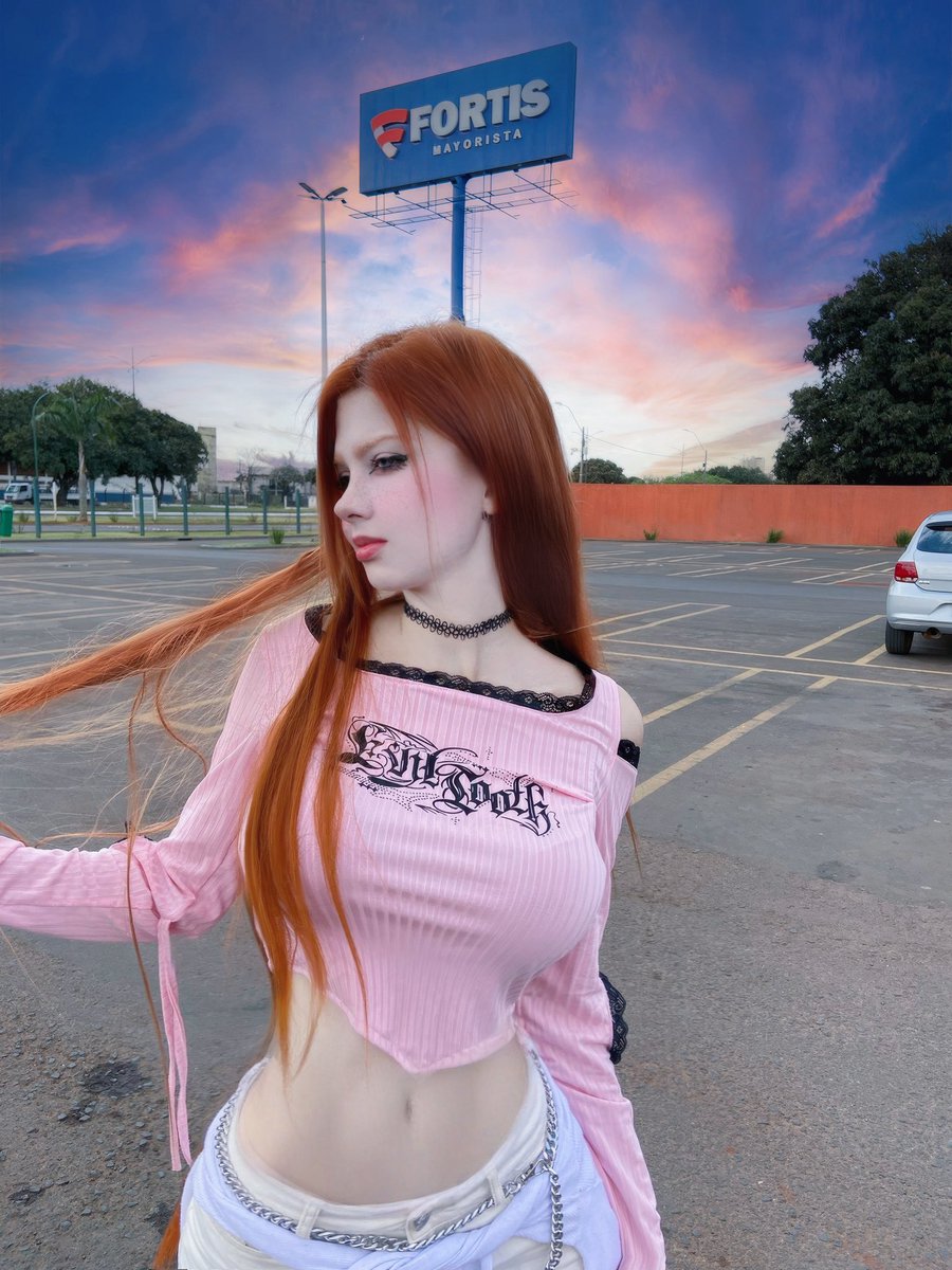 Julia Roper 🦇 tweet media