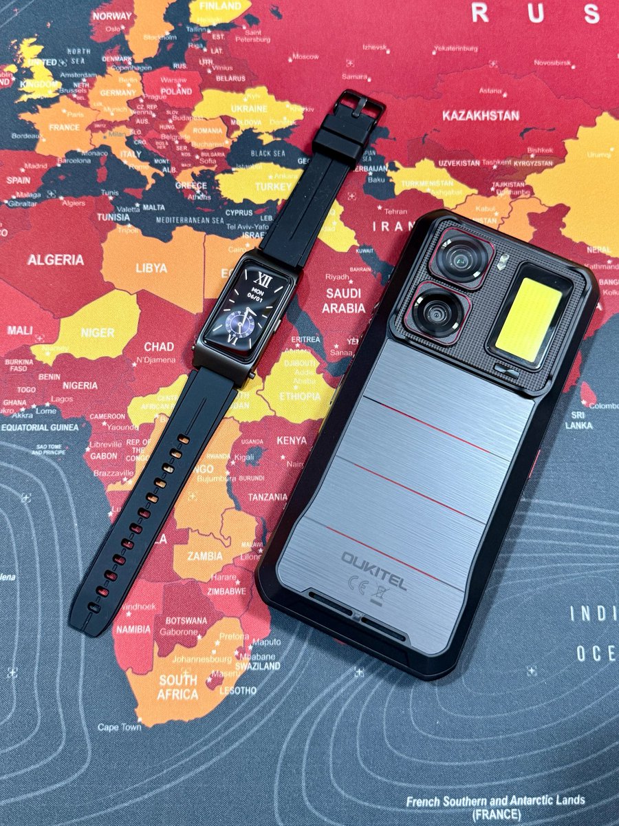 MikyAncona's tweet photo. ✅ OUKITEL WP300 non è solo uno smartphone rugged potente e resistente: grazie al suo design modulare puoi estrarre un modulo che funziona da smartwatch e auricolare Bluetooth per musica 
https://t.co/919Hebcigw
#OUKITEL #WP300 #ModularTech #Smartwatch #mikyancona https://t.co/URqXAVwmaB