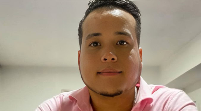espaciopublico's tweet photo. #DenunciaEP | Luego de un año, cuatro meses y 27 días, excarcelan este #14ene de 2026 al periodista Víctor Ugas.

Su madre confirma la excarcelación de su hijo y tiene medidas cautelares.

¡Nunca debió estar preso! https://t.co/g4USjjhuJY