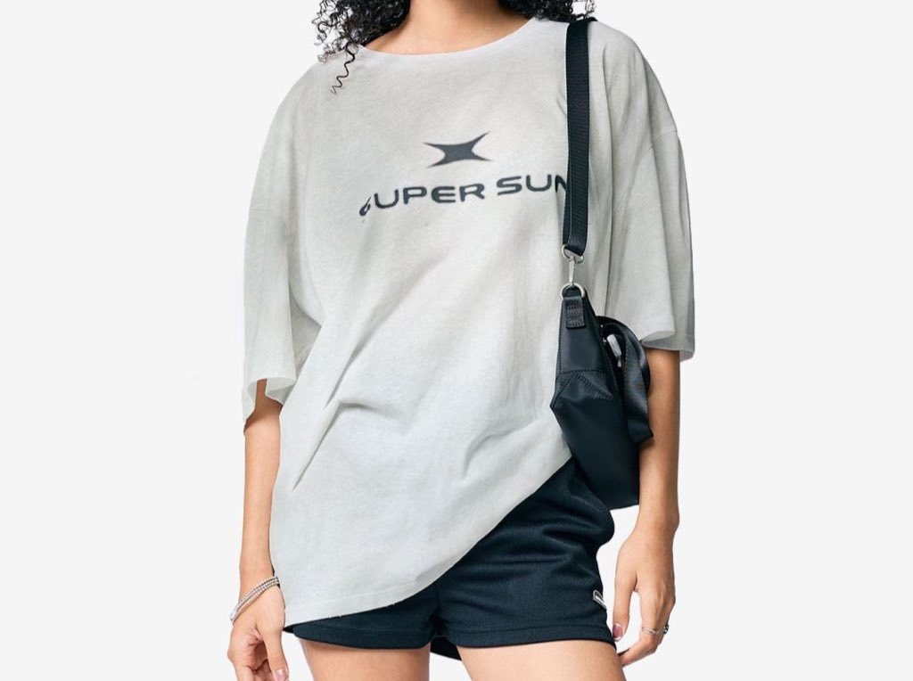 avianflower's tweet image. 2 ตัวนี้ถ้าสังเกตดีๆ ZEO ทำเสปรย์ตรงช่วงบนของเสื้อด้วย เท่ห์มาก ผ้าแบบนี้คล้ายๆ
ผ้าสลาฟเลย น่าจะใส่สบาย อยากเอฟแย้ววว 

เคยมีเสื้อที่เป็นผ้าแบบนี้ โปร่ง เบาสบาย นิ่ม
ชอบมากๆ

SUPER SUN CORE
#SUPERSUN @ssupersun 
#ZeePruk @zee_pruk