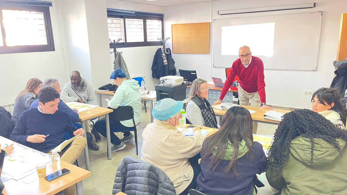 Secot_'s tweet photo. 🚀 La Escuela de Emprendimiento #SECOTGranada cierra 2025 con éxito: +120 asistencias, convenio renovado y formación top para emprendedores. ¡Seguimos!https://t.co/2hBYK07KIq
#Emprendimiento #Granada #Formación #Autoempleo #SECOT #Innovación #EMES https://t.co/CLI2P1M6NU