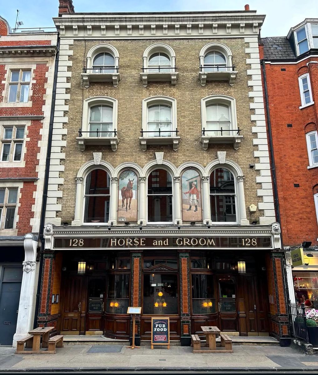LondonPubMap's tweet image. The Horse &amp;amp; Groom
📍128 Great Portland St, London W1W 6PS

The Horse &amp;amp; Groom is a beautiful pub that is very easy on the eye. This Sam Smiths pub is definitely worth a visit if you’re in the area. 
#marylebone #samsmiths #pub #fitzrovia