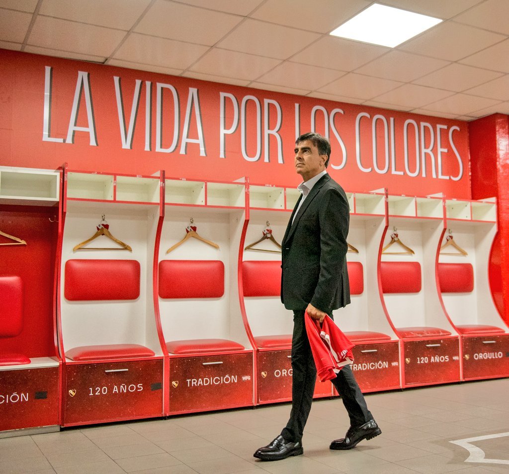 "Nosotros somos igual de candidatos que River, Boca o Racing. Independiente siempre debe ser candidato. Si nosotros venimos y los jugadores que vienen no piensan en ser candidatos al título no podemos estar en este club"

Así tiene que declarar siempre un DT de Independiente