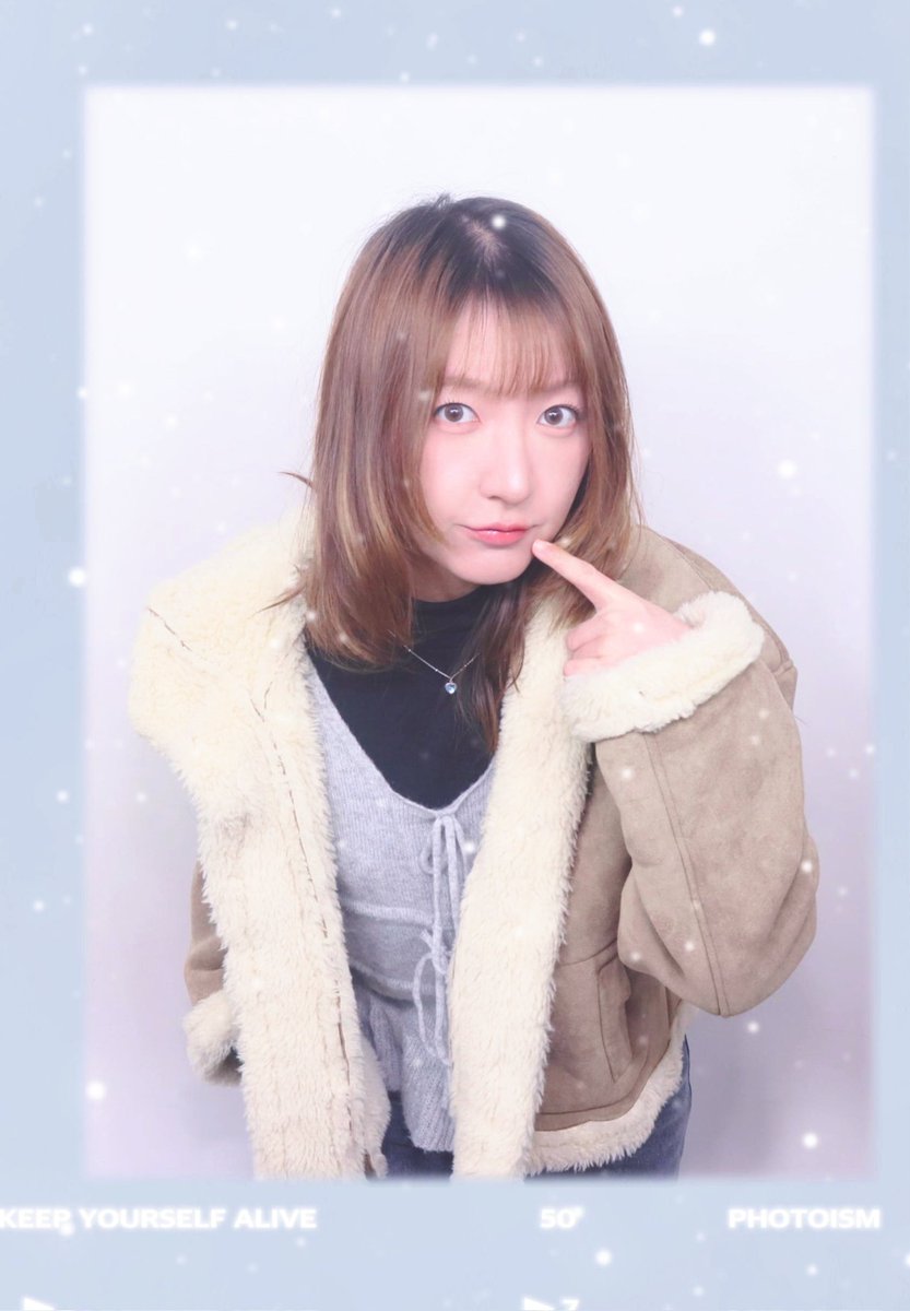 메이크업 받구... 아쉬워서... 네컷사진 찍어부렀다!!!! 뿌염해야겟네,,,,, 🤣