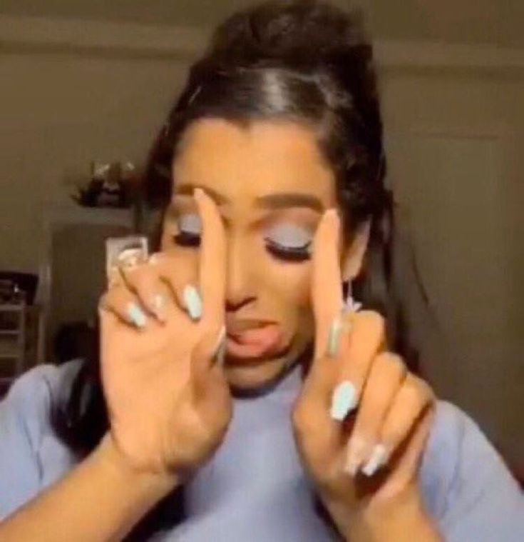 La  mejor Juez de la casa de los famosos Colombia es Karen Sevillano ella es  justa, sarcástica y con mucho humor.
Pondrá igualarla   un tamal mal envuelto?? Jamássssssssss