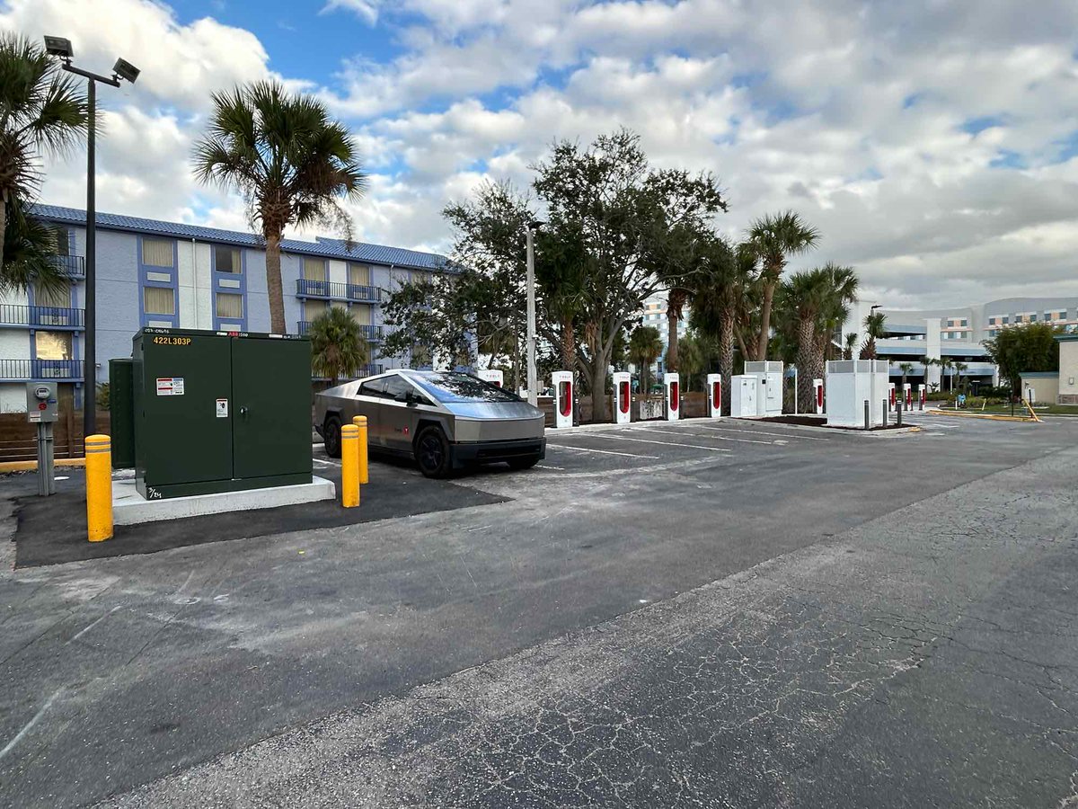 Tesla Charging tweet media