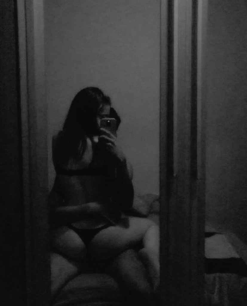 Macdemoiselle's tweet image. ㅤ
“Sit on my lap” he said, then I'd glue myself to his lap like this.
⠀