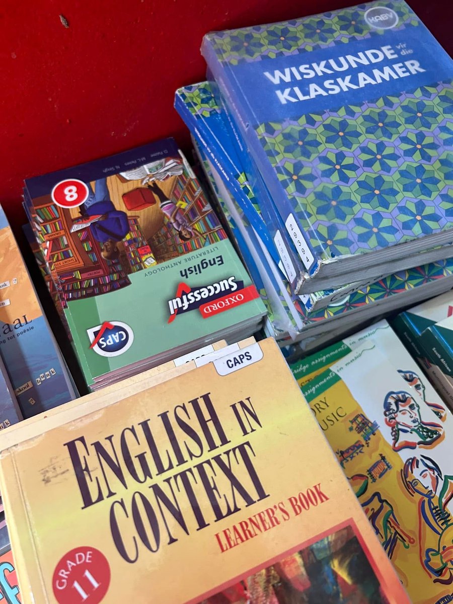 CassiemAishah's tweet image. Please share ❤️  If you know of anyone who can’t afford to buy their kids school text books, please message me , we are giving it for free to assist parents. 

We are distributing tomorrow morning. 

Aishah Cassiem  | EFF WC Treasurer | Member of WC Legislature | 0734081701