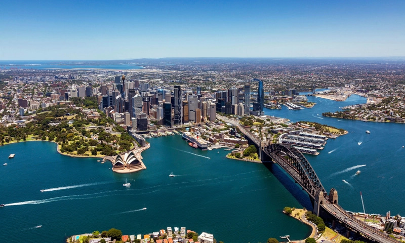 1HotelNews's tweet image. Sydney Hotel Rates Reach Record Highs During New Year’s Eve: Sydney hotels reported record&amp;amp;high average daily rates (ADR) and revenue per available room (RevPAR) in December 2025, driven by New Year’s Eve and major events. hotelnewsresource.com/article139540.… #Sydney #HotelRates #NewYearsEve