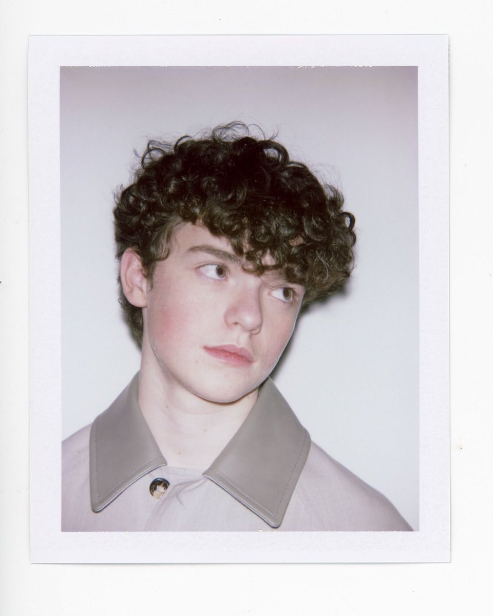 Owen Cooper em foto Polaroid para a New York Magazine, diretamente do #GoldenGlobes.