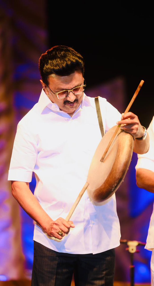 mkstalin's tweet image. பறை முழங்க, நிலம் அதிர, தொடங்கியது #ChennaiSangamam2026

நம் மண்ணின் மரபுக் கலைகளையும் கலைஞர்களையும் போற்றும் சென்னை சங்கமம் கலைவிழாவுடன் இந்தப் பொங்கலைக் கொண்டாடுவோம்!

உண்மையான அக்கறையோடும் உயர்வான நோக்கோடும் ஒவ்வொரு ஆண்டும் இதனை மேலும் மேலும் சிறப்பாக ஒருங்கிணைத்து வரும் தங்கை…