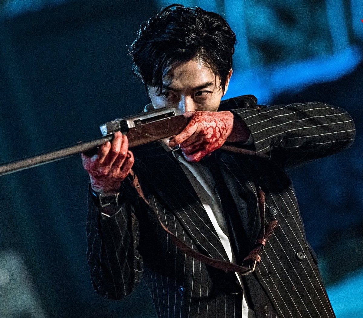 9년만에 새 스틸컷이 풀리는 드라마
살인마남자와 경찰여자가 서로 쫓아다니다 결국 옥상에서 뒹구는 드라마 보이스1 9주년 축하합니다