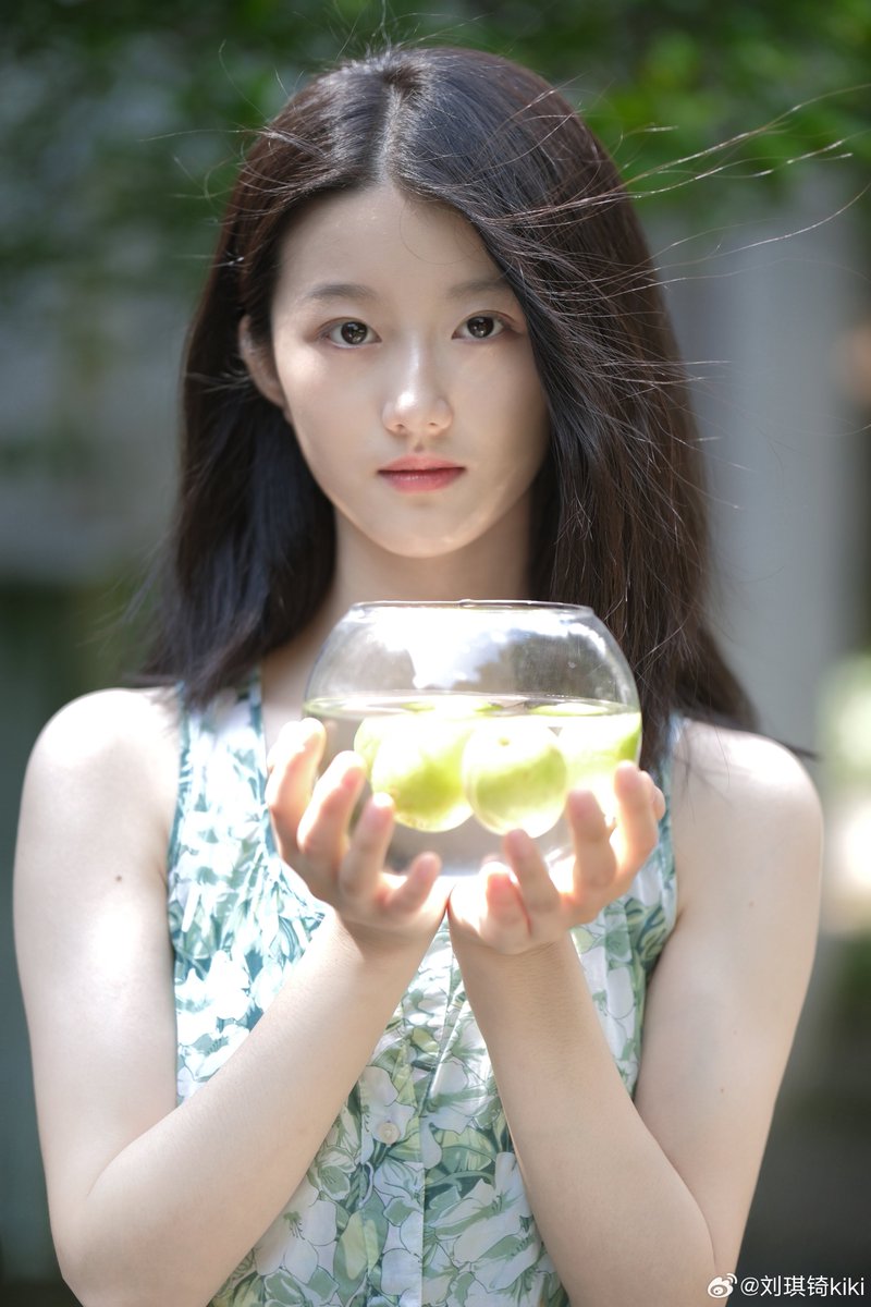 #明星 #明星意淫 #美腿 #意淫 #意淫网红 #意淫美女 #性感 #尤物 #诱人 #Beautifulwoman #Chinese #Beauty #明星合成 #冷门女星 #骚货 #母狗 #反差 #婊子
准备好献出肉体了吗？已经有不少叔叔在馋你了。