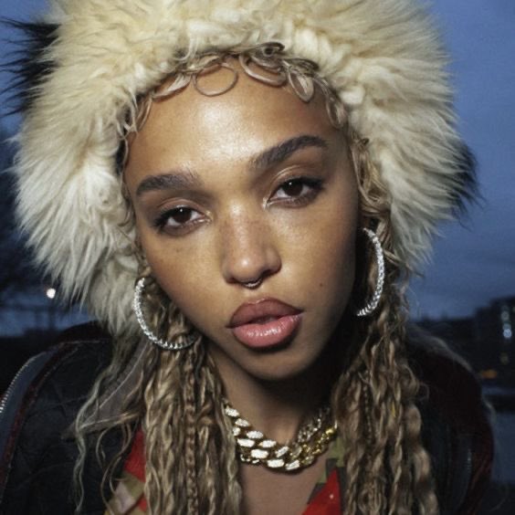 happy 4th birthday to Caprisongs!