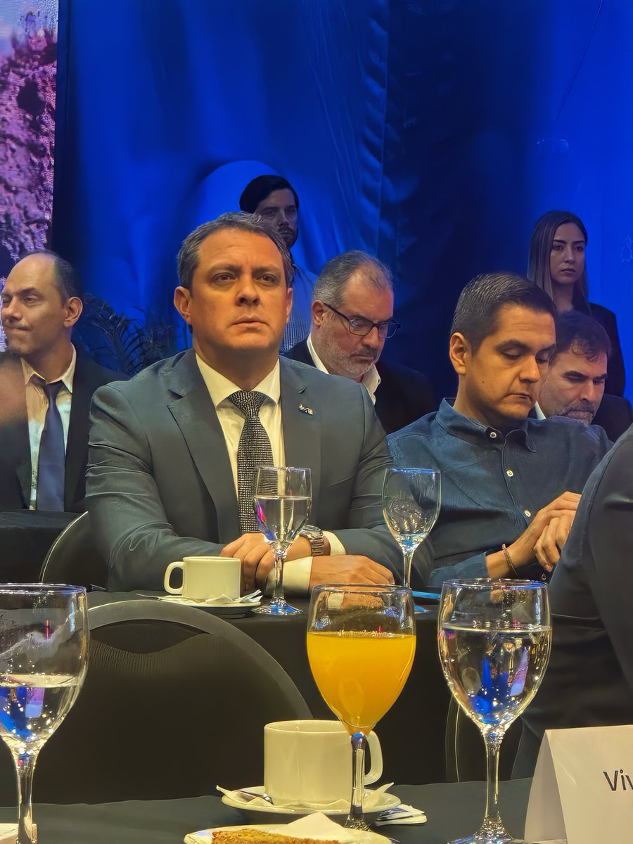 ICAMCBBA's tweet image. ICAM PARTICIPA EN REUNIÓN CON EL PRESIDENTE DEL BID
+info: icam.bo/icam-participa…