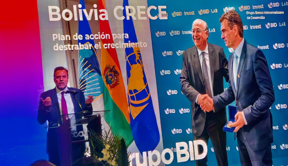 ICAMCBBA's tweet image. ICAM PARTICIPA EN REUNIÓN CON EL PRESIDENTE DEL BID
+info: icam.bo/icam-participa…