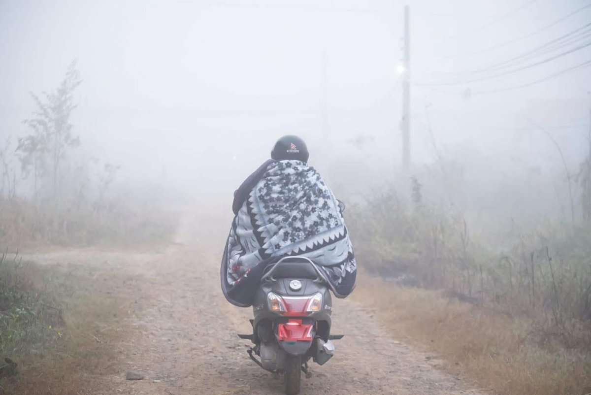 RONBupdates's tweet image. अहिले बिहान र बेलुकाको समयमा अत्याधिक चिसो हुने गरेको छ। सबैजनाले न्यानो कपडा लगाउनुहोला र तातो खानेकुरा खानुहोला! जथाभावी चिसोमा हिँडडुल नगर्नुहोला! न्यानो स्थानमा बस्दै आफ्नो स्वास्थ्यको राम्रो ख्याल राख्नुहोला।❤️🙏 #StayWarm #FilePhoto