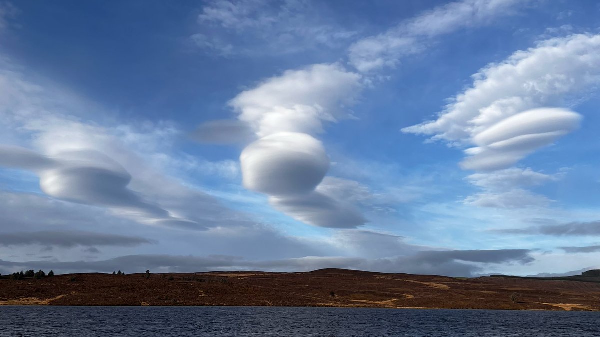 Daveandcaz's tweet photo. @CloudAppSoc Beautiful formation of clouds this morning at Llyn Brenig, North Wales @LlynBrenig Caz ☺️ https://t.co/9trBShua7q