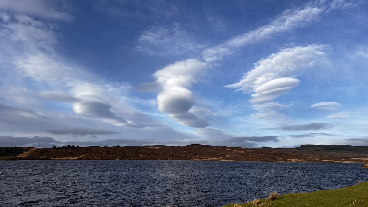 Daveandcaz's tweet photo. @CloudAppSoc Beautiful formation of clouds this morning at Llyn Brenig, North Wales @LlynBrenig Caz ☺️ https://t.co/9trBShua7q