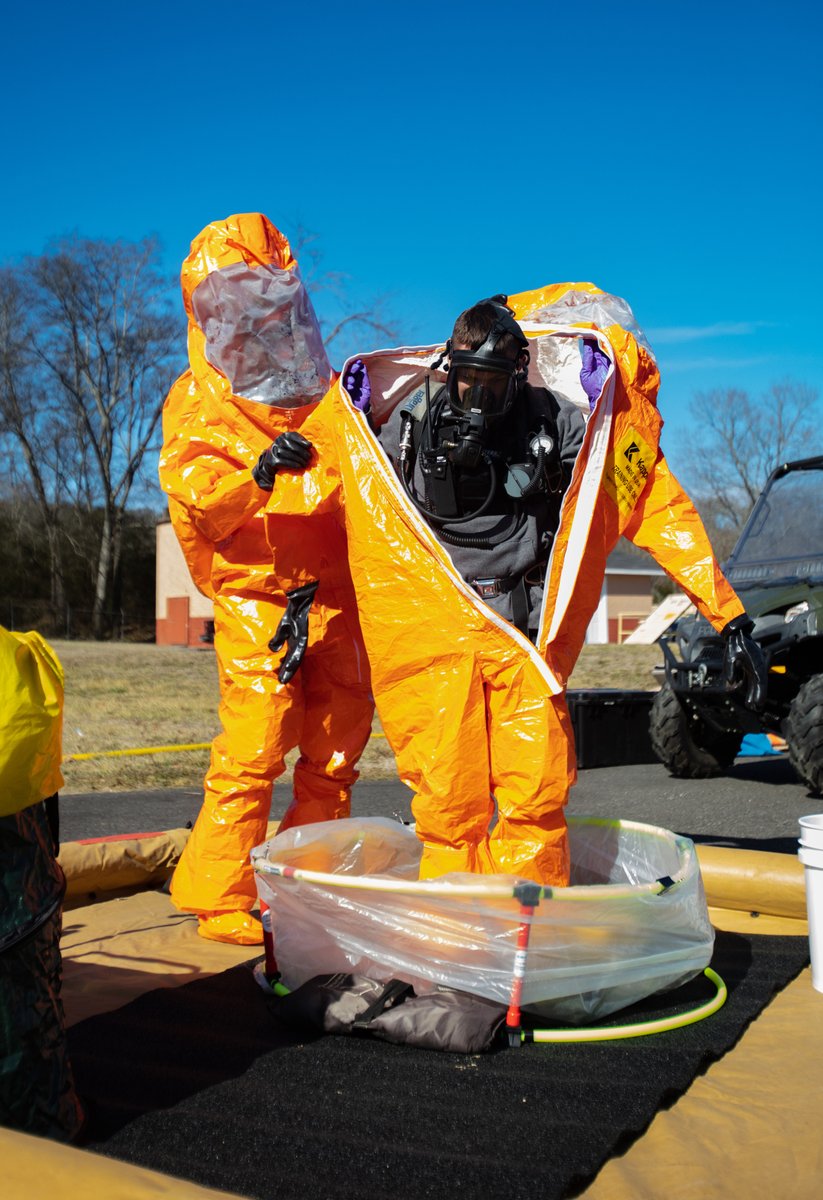 JoinARGuard's tweet image. Local service, local impact. Train for the moments your neighbors need you most. Visit nationalguard.com/Arkansas to connect with a recruiter. #ArkansasNationalGuard #DisasterResponse #JoinARGuard #NoBetterPeople