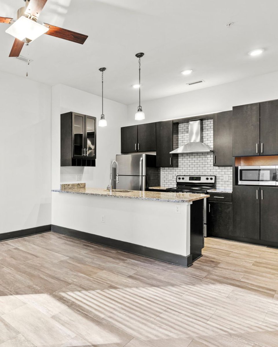 LegendPropGroup's tweet image. One month FREE at 8th &amp;amp; Main 👀 Move in by 3/1 and get one month free on select apartments in downtown Richmond. Limited time. Learn more: 8thandmainapartments.com