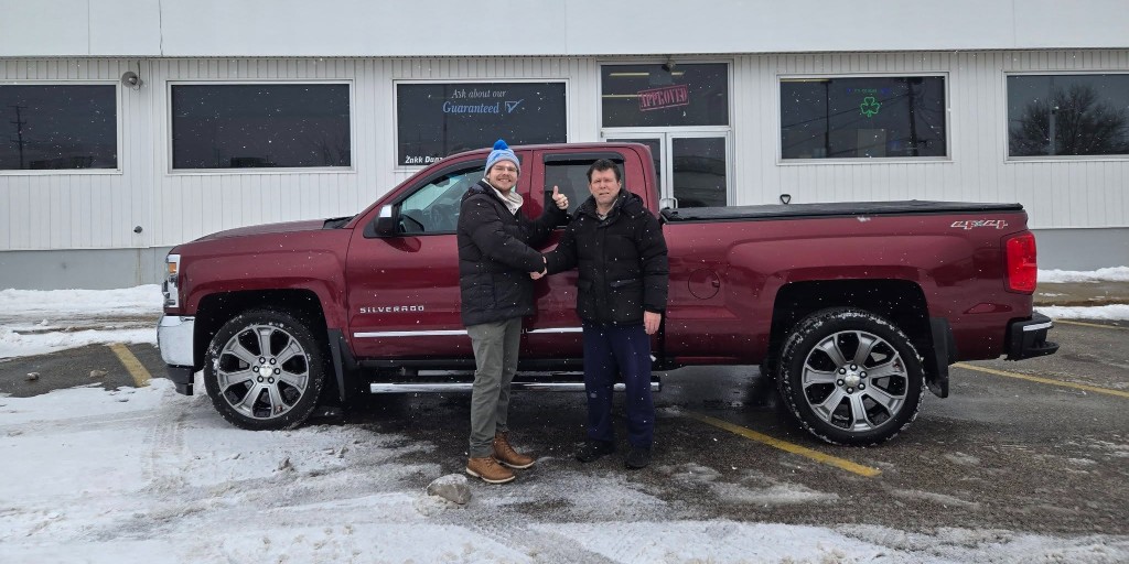 BettenMuskegon's tweet photo. #NewYearNewRide 
🤩🍾CONGRATS to Chuck on your new #truck! Thank you for trusting Zakk Danz and the #BettenMuskegon team with your #business.  #Team #BettenMuskegon hopes you ❤️ your new #ChevroletSIlverado #togetherletsdrive #BacktoBetten #Danzgoalisdeals #Mrtwothumbsup https://t.co/GFslc4G7UK